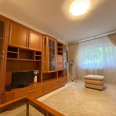 Lovely & Quiet 1-Bedroom Condo With Free Parking Bucareste Exterior foto