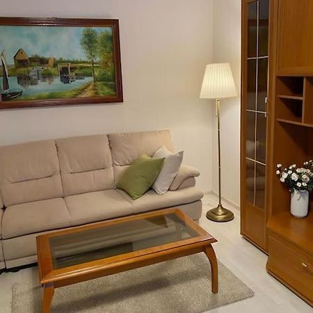 Lovely & Quiet 1-Bedroom Condo With Free Parking Bucareste Exterior foto