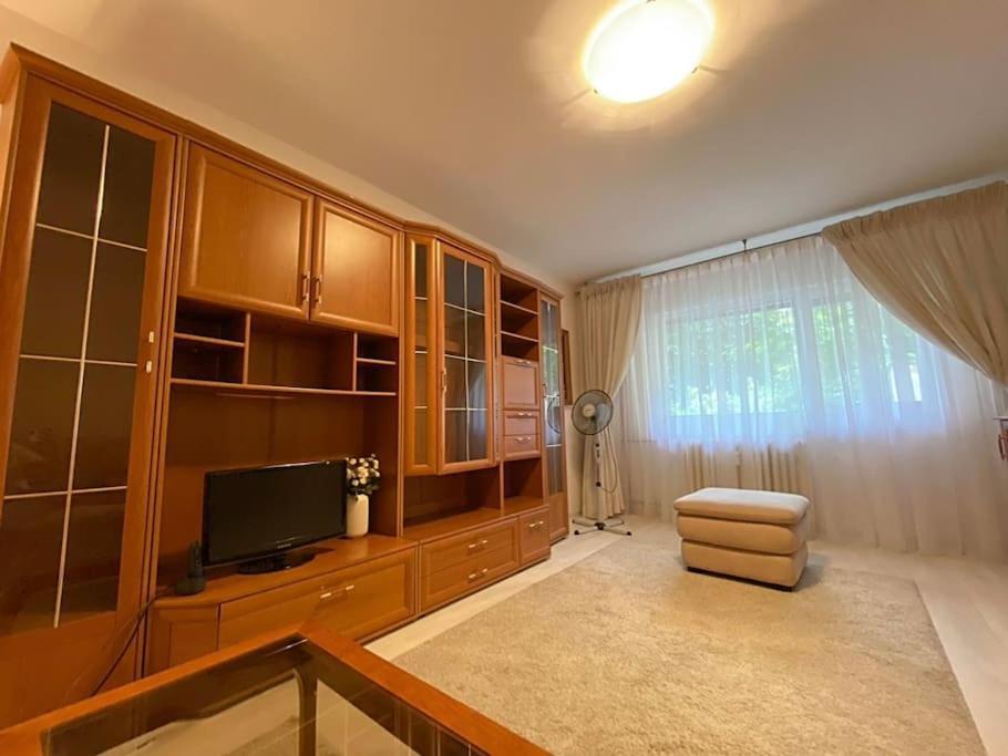 Lovely & Quiet 1-Bedroom Condo With Free Parking Bucareste Exterior foto