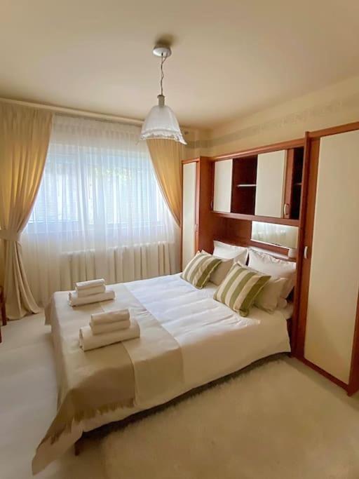 Lovely & Quiet 1-Bedroom Condo With Free Parking Bucareste Exterior foto