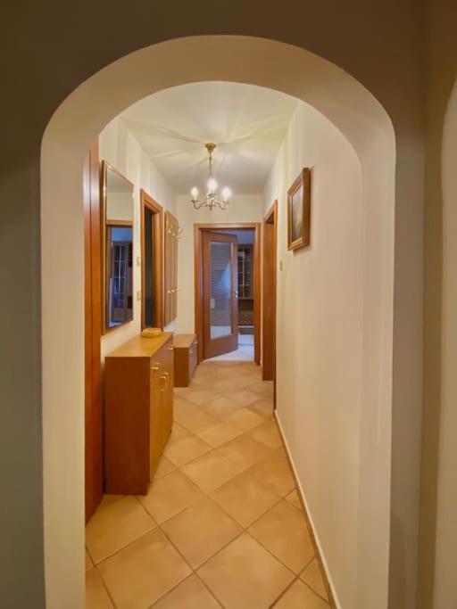 Lovely & Quiet 1-Bedroom Condo With Free Parking Bucareste Exterior foto