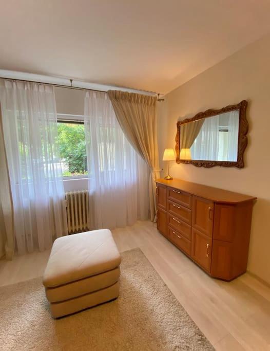 Lovely & Quiet 1-Bedroom Condo With Free Parking Bucareste Exterior foto