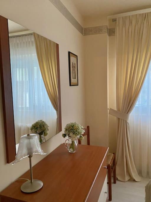 Lovely & Quiet 1-Bedroom Condo With Free Parking Bucareste Exterior foto
