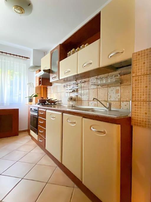 Lovely & Quiet 1-Bedroom Condo With Free Parking Bucareste Exterior foto