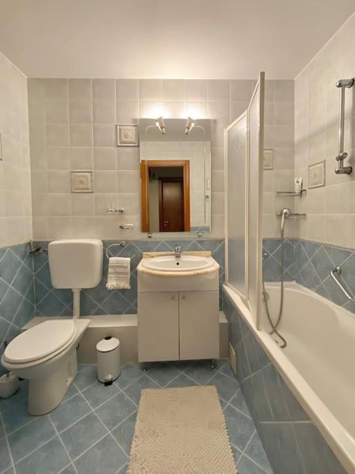 Lovely & Quiet 1-Bedroom Condo With Free Parking Bucareste Exterior foto