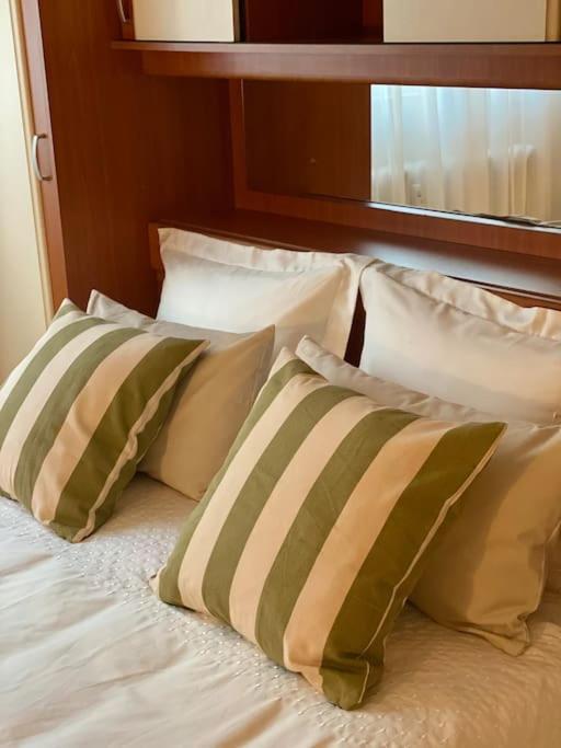 Lovely & Quiet 1-Bedroom Condo With Free Parking Bucareste Exterior foto