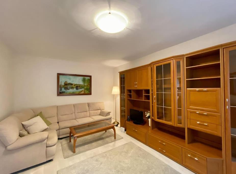 Lovely & Quiet 1-Bedroom Condo With Free Parking Bucareste Exterior foto